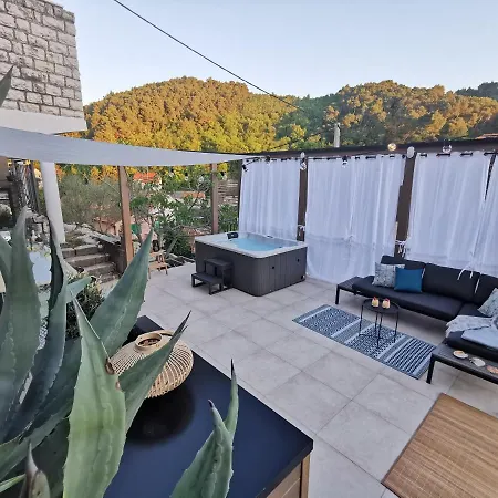 Calendula Villa