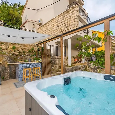 Calendula Villa